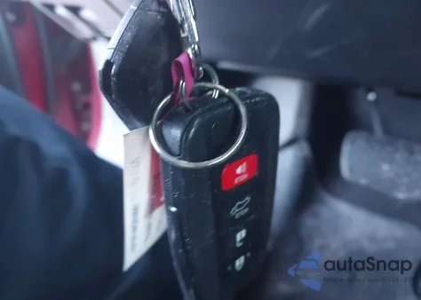 2019 Toyota Rav4 Xle z USA, uszkodzony, nr VIN JTMP1RFV4KD039981